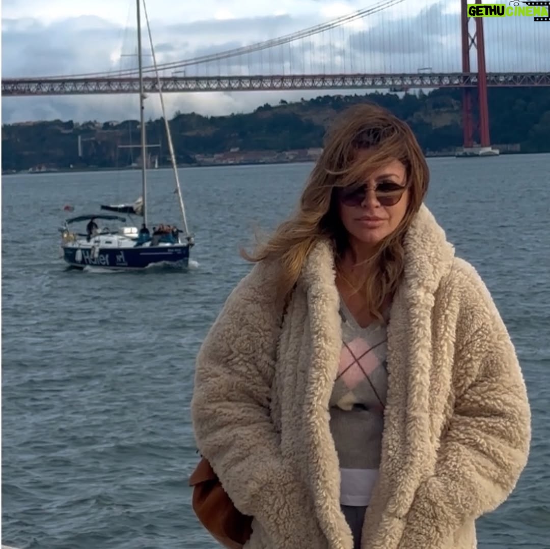 Sílvia Rizzo - 1.3K Likes - Despedida do fim de semana com este belíssimo cenário e a sentir-se uma ligeira e fresca brisa 😉
.
Assistimos à grande chegada da família @franciscolufinha que partiu há mais de dois anos numa incrível aventura que foi dar volta ao mundo no seu veleiro 
Verdadeiros Heróis do Mar! 👏🏼👏🏼👏🏼✨
.

Boa semana! ✨