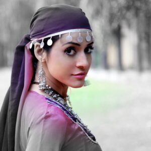 Simple Kaul Instagram - How many of you remember this character 😀 Oh gosh !! This was a decade ago ☺️
Would you guys like to see me playing a Kashmiri girl again ?
While looking for something in my mail , I stumbled upon some old pictures & I thought of sharing this with you guys !! A Kashmiri character that I worked upon with Kashmiri nuances & words that my mother till date uses when she’s angry 😛and all other Kashmiri mothers use it in their homes 😀What fun it was to play a new character that became such a big hit !! Specially
“Hatay majay” and so many of you asked me what does it mean 😀
Whenever people used to see me on roads , they used to shout Hatay majay without knowing what it is . It became a sound track for my entry 😊 and I loved it . Being a Kashmiri , to get to perform one will always be a dream come true !
( PS the voice behind this Kashmiri folk is my friend Vibha Saraf @sarafvibh ❤️)