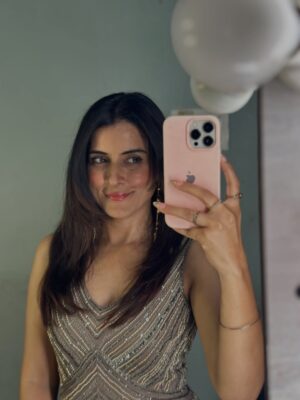 Simple Kaul Instagram - The year 2025 begining to end !
Lots of ups & downs
With weight also going up and down & now up again 😃😛 But life goes on . You just hve to get up and get going . Live enthusiastically even on the days it feels difficult . There’s always something in a day to be enthusiastic for ☺️ We just hv to find that something !!
Find your Ikeagai as the book says :)
Wish you all love and happiness .
Happy New year ❤️
