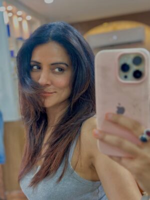 Simple Kaul Instagram - The year 2025 begining to end !
Lots of ups & downs
With weight also going up and down & now up again 😃😛 But life goes on . You just hve to get up and get going . Live enthusiastically even on the days it feels difficult . There’s always something in a day to be enthusiastic for ☺️ We just hv to find that something !!
Find your Ikeagai as the book says :)
Wish you all love and happiness .
Happy New year ❤️