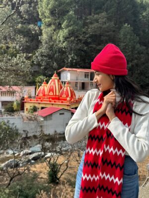 Simran Sharma Instagram - missing the magic🥹✨ #takemeback 

#kainchidham #neemkarolibaba #nainital #uttarakhand #mountians #travel #winter