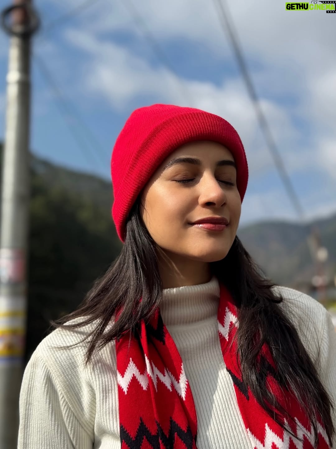 Simran Sharma - 54K Likes - missing the magic🥹✨ #takemeback 

#kainchidham #neemkarolibaba #nainital #uttarakhand #mountians #travel #winter