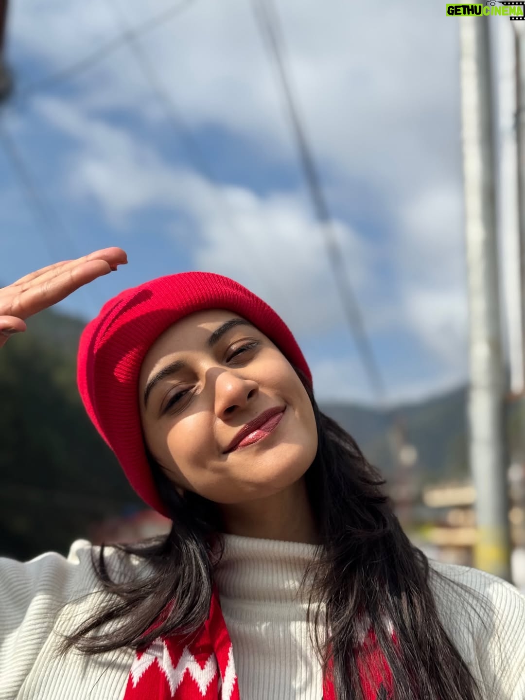 Simran Sharma - 54K Likes - missing the magic🥹✨ #takemeback 

#kainchidham #neemkarolibaba #nainital #uttarakhand #mountians #travel #winter
