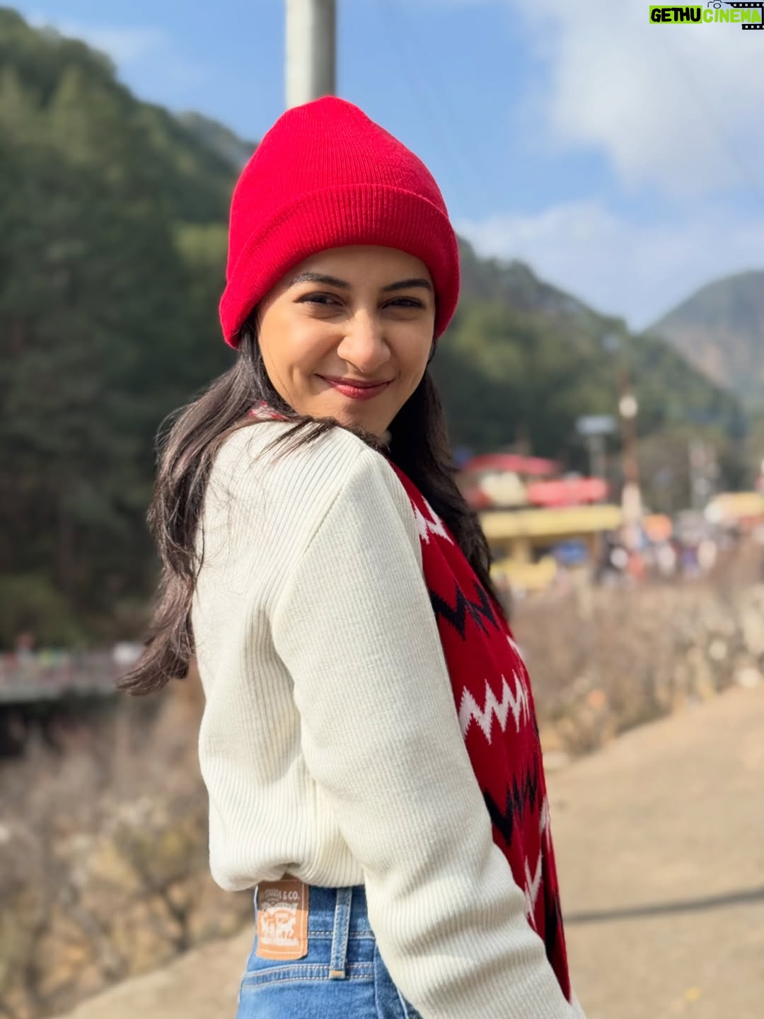 Simran Sharma - 54K Likes - missing the magic🥹✨ #takemeback 

#kainchidham #neemkarolibaba #nainital #uttarakhand #mountians #travel #winter