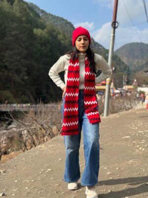Simran Sharma Instagram - missing the magic🥹✨ #takemeback 

#kainchidham #neemkarolibaba #nainital #uttarakhand #mountians #travel #winter