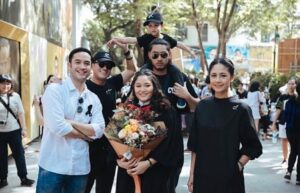 Sinjai Plengpanich Instagram - #2016 กลับมาแล้ว ช่วงชีวิตหนึ่งที่ทำงานหลากหลายมาก ทั้งเบื้องหน้าและเบื้องหลัง ตอนนั้น50พอดีเราว่าเราพอแล้วนะ แต่ก็ยัง!🤣🤣 คุณยังได้ไปต่อค่ะ….