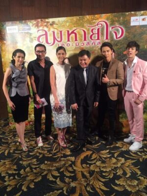 Sinjai Plengpanich Instagram - #2016 กลับมาแล้ว ช่วงชีวิตหนึ่งที่ทำงานหลากหลายมาก ทั้งเบื้องหน้าและเบื้องหลัง ตอนนั้น50พอดีเราว่าเราพอแล้วนะ แต่ก็ยัง!🤣🤣 คุณยังได้ไปต่อค่ะ….
