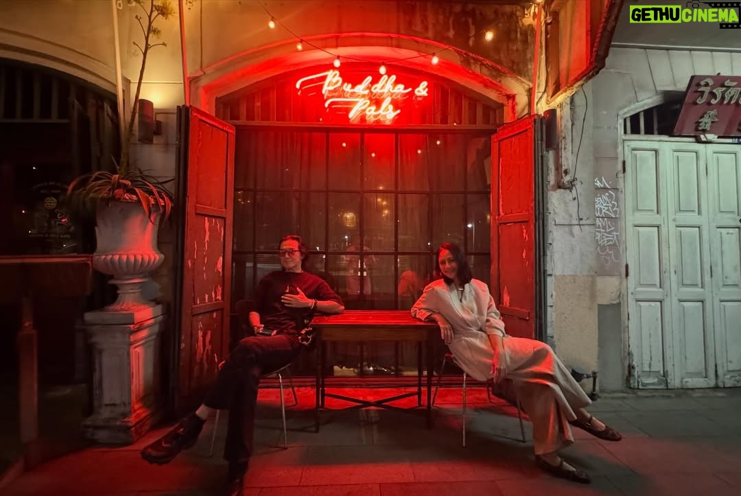 Sinjai Plengpanich - 2.6K Likes - เห็นพี่อุ้ยไปฟังเพลงที่นี่บ่อยๆ ก็อยากไปบ้าง พี่อุ้ยจึงหาเรื่องเลี้ยงวันเกิดล่วงหน้าเรา3คนให้ด้วย ขอบคุณคุณแอ๋ คุณเอก @queenaire ที่มาsurprise ด้วยนะคะกราบขอบพระคุณพี่อุ้ยมากๆค่ะ 🙏🙏🙏🥳🥳 @kriangkrai_oui สัญญาว่าจะจองคิววันเกิดให้พี่อุ้ยเลี้ยงทุกปีค่ะ🤭😍