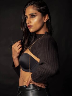 Siri Ravikumar Instagram - It's not the weather I tell you;) 
.

Just love how all this came together! Shout out to all the ladies who made this look happen in a few hours 💯
Shot by @kindredphototales 
Styled by @khushi_jagadisha 
Make up and hair by @krishamakeupstudiobybindu