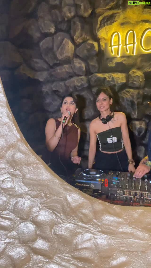 Smita Gondkar - 3.1K Likes - Music on, smiles all around, and my Bigg Boss family in full party mode. Loved seeing everyone groove, laugh, and enjoy every moment of the bash.
.
.
.
#smitagondkar #biggboss #biggbossmarathi #trending #viral