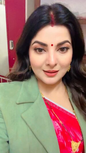 Smrity Sinha Instagram - Main toh apni favourite hun 🩷
#smritysinha #trending #worklife #instagood #instagram