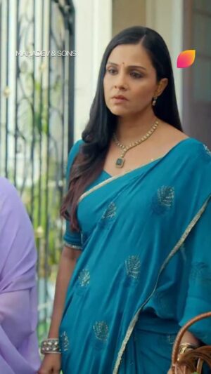 Sneha Wagh Instagram - 25 saal puraana ghaav ab bhi hai inn behnon ke beech taaza, kya kabhi mit paayengi inki dooriyaan? 🤔 

Dekhiye #MahadevAndSons, Mon-Fri raat 9:30 baje, sirf #Colors aur @jiohotstar par. 

@imanasisalvi @snehawagh