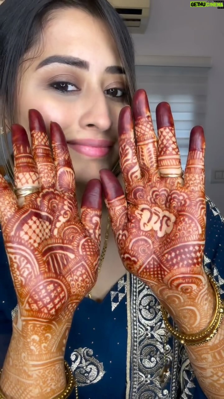 Somi Khan - 24.2K Likes - Putting his name in mehendi & waiting for his reaction 🥹❤️
—————————————————
#somikhan #adilkhandurrani #mhendi #love #his
—————————————
Thank you for beautiful mehendi @beauti_mirror_ 💗