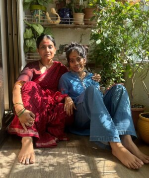 Sonali Kulkarni Instagram - 🌿
तुझ्याकडं गाडी बंगला असो / नसो..
तुझ्याकडं पैसाअडका असो / नसो..
तुझ्याकडं भारीतले कपडे मोबाईल असो / नसो..
तुझं लग्नं झालेलं असो / नसो..
पण तुझ्या माथ्यावर आपल्या सावित्रीबाईंनी कोरलेली ज्ञानाची आस - आजन्म राहो..
ही चिरी कुणाच्या नावाची नाही..
ही तुझी आहे..
तुला आत्मसन्मान शिकवणारी.. 🙏
Share your picture with chiri on forehead and tag me, let us spread the awareness for a good cause 😊
#सावित्रीउत्सव #savitribaiphulejayanti #learning #leader #legend