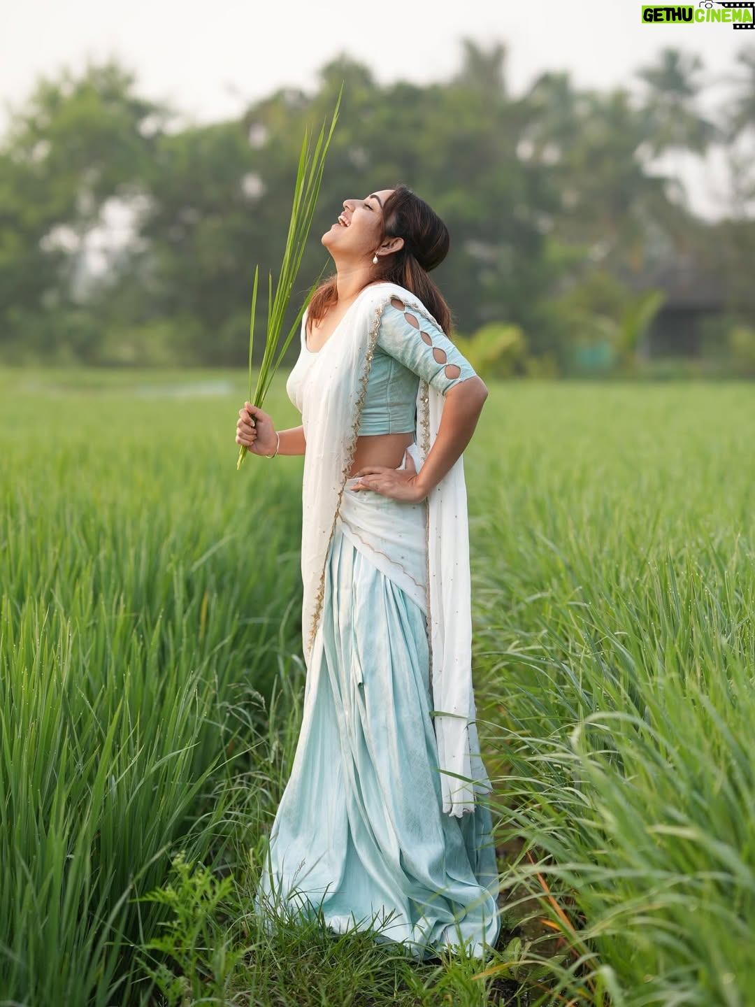 Sonia Singh - 93.2K Likes - “Growing in silence.”

Costume Designer: @shilpacouture 
📸 @_surya_teja_9