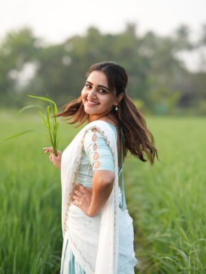 Sonia Singh Instagram - “Growing in silence.”

Costume Designer: @shilpacouture 
📸 @_surya_teja_9
