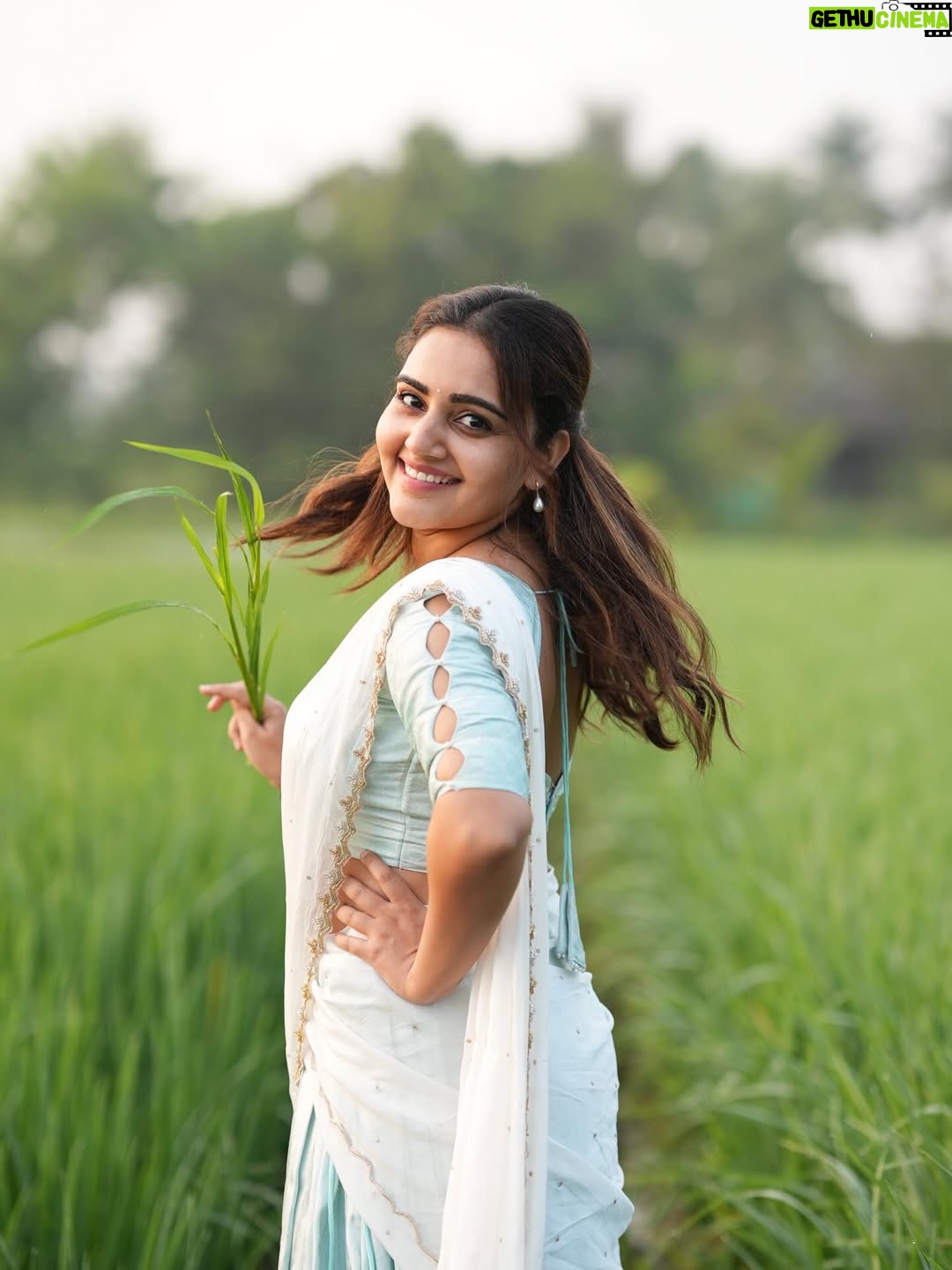 Sonia Singh - 93.2K Likes - “Growing in silence.”

Costume Designer: @shilpacouture 
📸 @_surya_teja_9