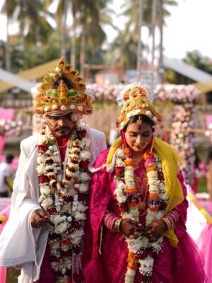 Sradha Panigrahi Instagram - Happy Anniversary to us ❤️
ଦେଖୁ ଦେଖୁ ବାହାଘର ର ୨ ବର୍ଷ ପୁରିଗଲା 🥰 ଆଉ ସବୁକିଛି ଏବେ ବି ସ୍ବପ୍ନ ପରି ଲାଗୁଛି 🧿 ଭଗବାନ ଙ୍କୁ ଡାକିବି ସମସ୍ତଙ୍କୁ ଏମିତି Romantic,Cute, Caring ଆଉ ସବୁବେଳେ ହସଉଥିବା ଜୀବନ ସାଥୀ ଟିଏ ମିଳୁ ❤️❤️
.
#sradhapanigrahi #sandeeppandamusic #sradhasandeep #anniversary #couple
