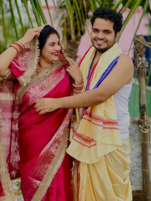 Sradha Panigrahi Instagram - Happy Anniversary to us ❤️
ଦେଖୁ ଦେଖୁ ବାହାଘର ର ୨ ବର୍ଷ ପୁରିଗଲା 🥰 ଆଉ ସବୁକିଛି ଏବେ ବି ସ୍ବପ୍ନ ପରି ଲାଗୁଛି 🧿 ଭଗବାନ ଙ୍କୁ ଡାକିବି ସମସ୍ତଙ୍କୁ ଏମିତି Romantic,Cute, Caring ଆଉ ସବୁବେଳେ ହସଉଥିବା ଜୀବନ ସାଥୀ ଟିଏ ମିଳୁ ❤️❤️
.
#sradhapanigrahi #sandeeppandamusic #sradhasandeep #anniversary #couple