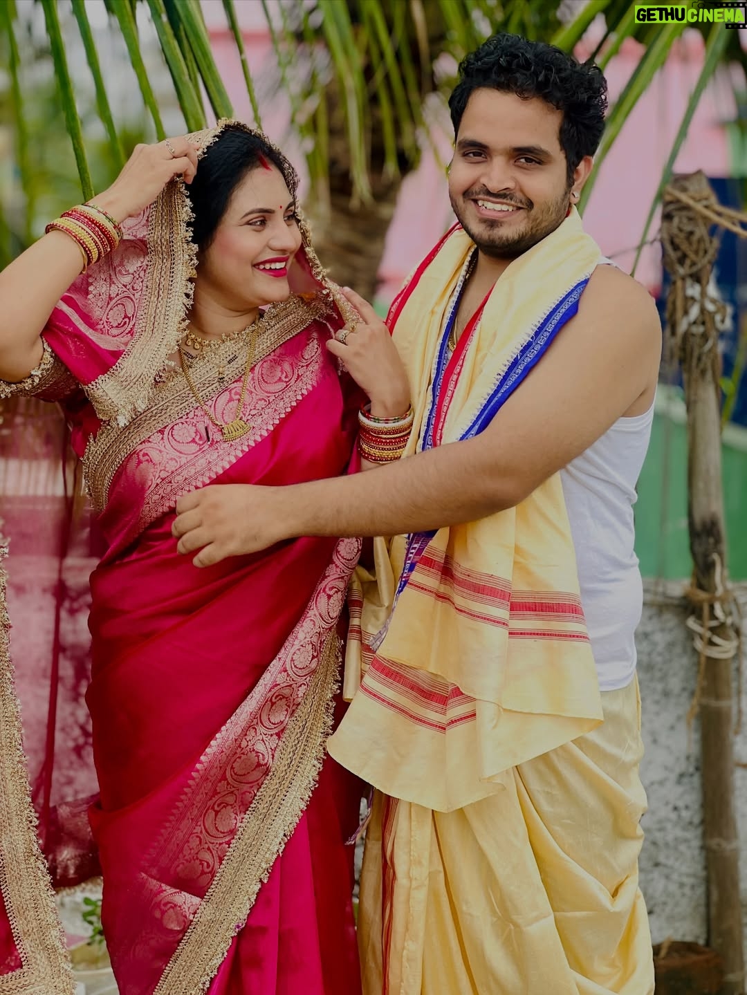 Sradha Panigrahi - 61.3K Likes - Happy Anniversary to us ❤️
ଦେଖୁ ଦେଖୁ ବାହାଘର ର ୨ ବର୍ଷ ପୁରିଗଲା 🥰 ଆଉ ସବୁକିଛି ଏବେ ବି ସ୍ବପ୍ନ ପରି ଲାଗୁଛି 🧿 ଭଗବାନ ଙ୍କୁ ଡାକିବି ସମସ୍ତଙ୍କୁ ଏମିତି Romantic,Cute, Caring ଆଉ ସବୁବେଳେ ହସଉଥିବା ଜୀବନ ସାଥୀ ଟିଏ ମିଳୁ ❤️❤️
.
#sradhapanigrahi #sandeeppandamusic #sradhasandeep #anniversary #couple