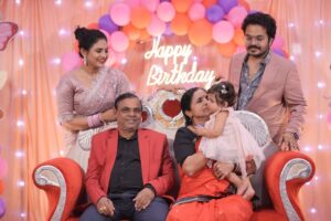 Sradha Panigrahi Instagram - Koko With her Bapa-Maa-Aja-Aai - Budhi maa . 
Bada papa - Bada mama - Mamu -Maine
Mausissss & Cousins❤️
.
.
#birthday #koko #1yearcelebration #sradhapanigrahi #ikoko