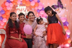 Sradha Panigrahi Instagram - Koko With her Bapa-Maa-Aja-Aai - Budhi maa . 
Bada papa - Bada mama - Mamu -Maine
Mausissss & Cousins❤️
.
.
#birthday #koko #1yearcelebration #sradhapanigrahi #ikoko