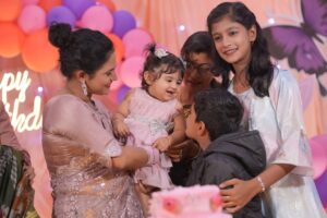 Sradha Panigrahi Instagram - Koko With her Bapa-Maa-Aja-Aai - Budhi maa . 
Bada papa - Bada mama - Mamu -Maine
Mausissss & Cousins❤️
.
.
#birthday #koko #1yearcelebration #sradhapanigrahi #ikoko