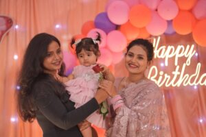 Sradha Panigrahi Instagram - Koko With her Bapa-Maa-Aja-Aai - Budhi maa . 
Bada papa - Bada mama - Mamu -Maine
Mausissss & Cousins❤️
.
.
#birthday #koko #1yearcelebration #sradhapanigrahi #ikoko