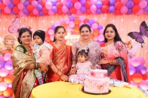 Sradha Panigrahi Instagram - Koko With her Bapa-Maa-Aja-Aai - Budhi maa . 
Bada papa - Bada mama - Mamu -Maine
Mausissss & Cousins❤️
.
.
#birthday #koko #1yearcelebration #sradhapanigrahi #ikoko