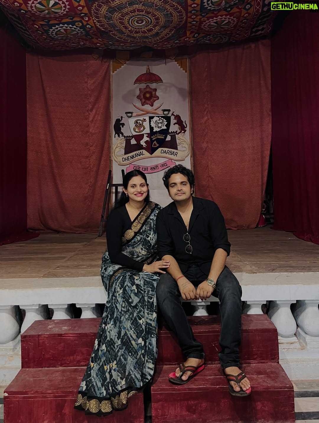 Sradha Panigrahi - 61.3K Likes - Happy Anniversary to us ❤️
ଦେଖୁ ଦେଖୁ ବାହାଘର ର ୨ ବର୍ଷ ପୁରିଗଲା 🥰 ଆଉ ସବୁକିଛି ଏବେ ବି ସ୍ବପ୍ନ ପରି ଲାଗୁଛି 🧿 ଭଗବାନ ଙ୍କୁ ଡାକିବି ସମସ୍ତଙ୍କୁ ଏମିତି Romantic,Cute, Caring ଆଉ ସବୁବେଳେ ହସଉଥିବା ଜୀବନ ସାଥୀ ଟିଏ ମିଳୁ ❤️❤️
.
#sradhapanigrahi #sandeeppandamusic #sradhasandeep #anniversary #couple