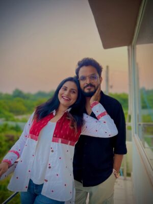 Sradha Panigrahi Instagram - Happy Anniversary to us ❤️
ଦେଖୁ ଦେଖୁ ବାହାଘର ର ୨ ବର୍ଷ ପୁରିଗଲା 🥰 ଆଉ ସବୁକିଛି ଏବେ ବି ସ୍ବପ୍ନ ପରି ଲାଗୁଛି 🧿 ଭଗବାନ ଙ୍କୁ ଡାକିବି ସମସ୍ତଙ୍କୁ ଏମିତି Romantic,Cute, Caring ଆଉ ସବୁବେଳେ ହସଉଥିବା ଜୀବନ ସାଥୀ ଟିଏ ମିଳୁ ❤️❤️
.
#sradhapanigrahi #sandeeppandamusic #sradhasandeep #anniversary #couple