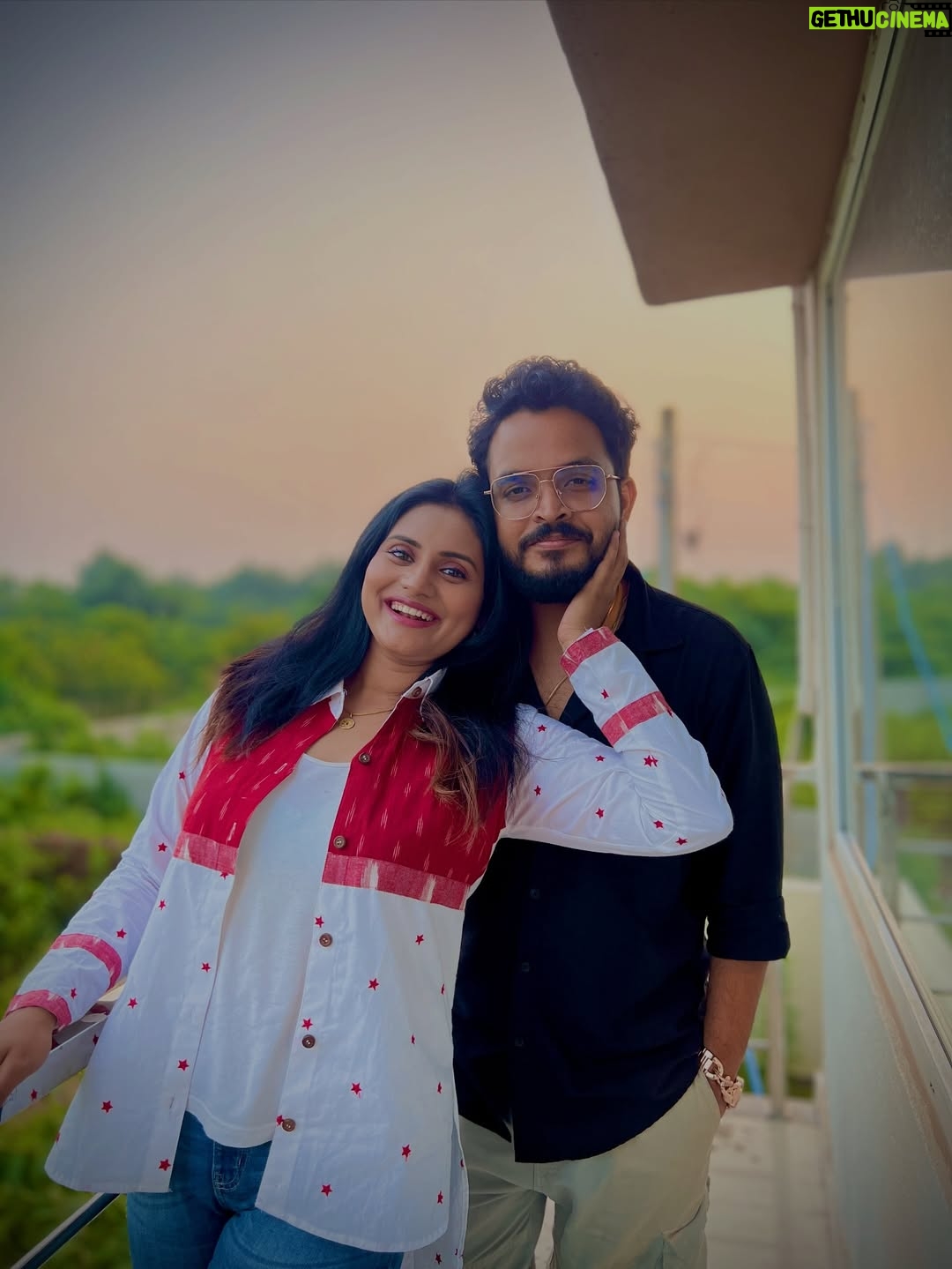 Sradha Panigrahi - 61.3K Likes - Happy Anniversary to us ❤️
ଦେଖୁ ଦେଖୁ ବାହାଘର ର ୨ ବର୍ଷ ପୁରିଗଲା 🥰 ଆଉ ସବୁକିଛି ଏବେ ବି ସ୍ବପ୍ନ ପରି ଲାଗୁଛି 🧿 ଭଗବାନ ଙ୍କୁ ଡାକିବି ସମସ୍ତଙ୍କୁ ଏମିତି Romantic,Cute, Caring ଆଉ ସବୁବେଳେ ହସଉଥିବା ଜୀବନ ସାଥୀ ଟିଏ ମିଳୁ ❤️❤️
.
#sradhapanigrahi #sandeeppandamusic #sradhasandeep #anniversary #couple
