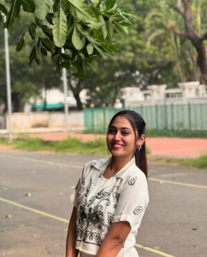 Sreethu Krishnan Instagram - Blooming quietly 🌝🌸…..

 Wearing @aankhan.official 

#sreethukrishnan