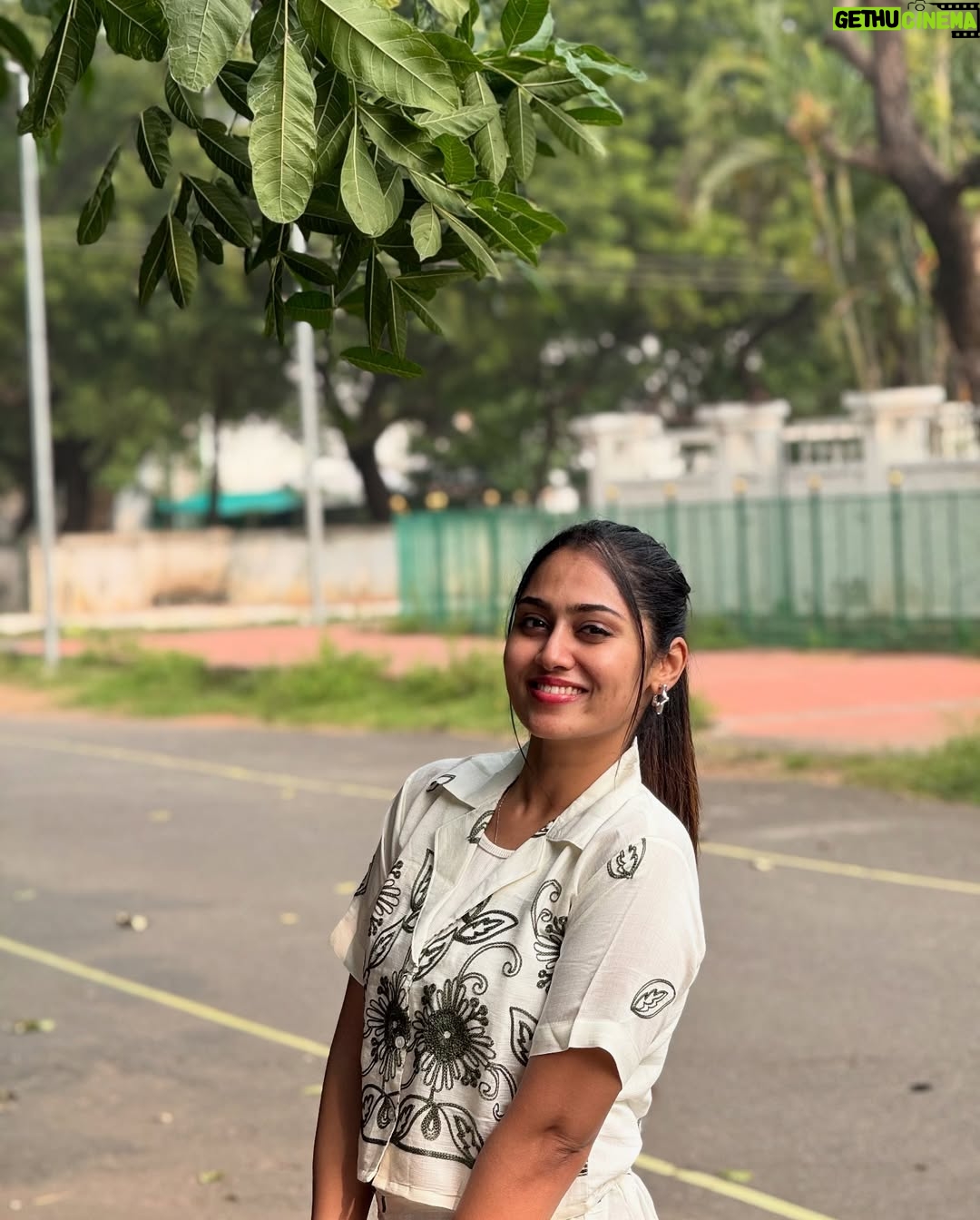 Sreethu Krishnan - 104.4K Likes - Blooming quietly 🌝🌸…..

 Wearing @aankhan.official 

#sreethukrishnan