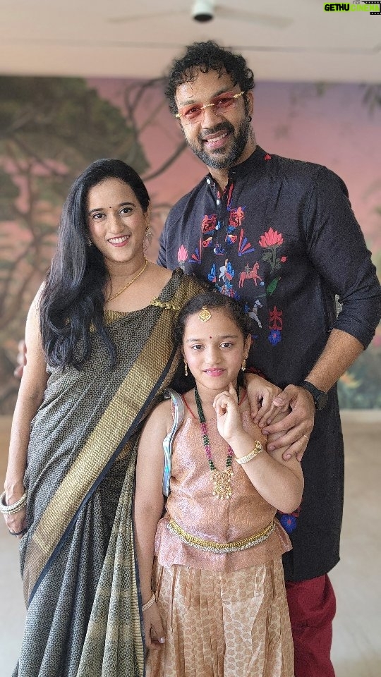 Sriranjani Sundaram - 2.5K Likes - GRWM super singer finale with my fam. Also, for those of you asking where i got my AMAZING looking kurta you can find it at @inaki_thelabel