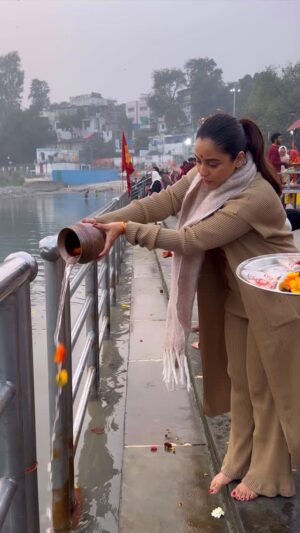 Srishty Rode Instagram - You don’t plan Rishikesh,
 Rishikesh plans you ♥️ Har Har Gange🙏🏻🔱🧿 Happy 2026! God bless you all 🙏🏻