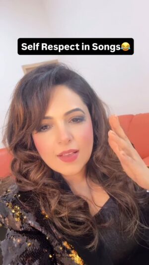 Sugandha Mishra Instagram - 😂Kaun sa zamana aapko pasand hai ? Puarana / Naya
.
.
#oldsongs #omg #sugandhamishra #lol #trendingreels #trending #songs #blessed #aapkinazaronnesamjha