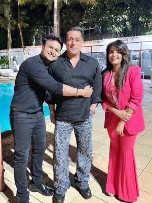 Sugandha Mishra Instagram - Happy birthday dearest @beingsalmankhan #bhaijaan 🎂🤩
.
.
#salmankhan #sugandhamishra #drsanketbhosale #happybirthdaysalmankhan