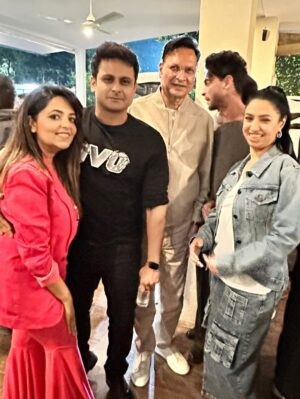 Sugandha Mishra Instagram - Happy birthday dearest @beingsalmankhan #bhaijaan 🎂🤩
.
.
#salmankhan #sugandhamishra #drsanketbhosale #happybirthdaysalmankhan