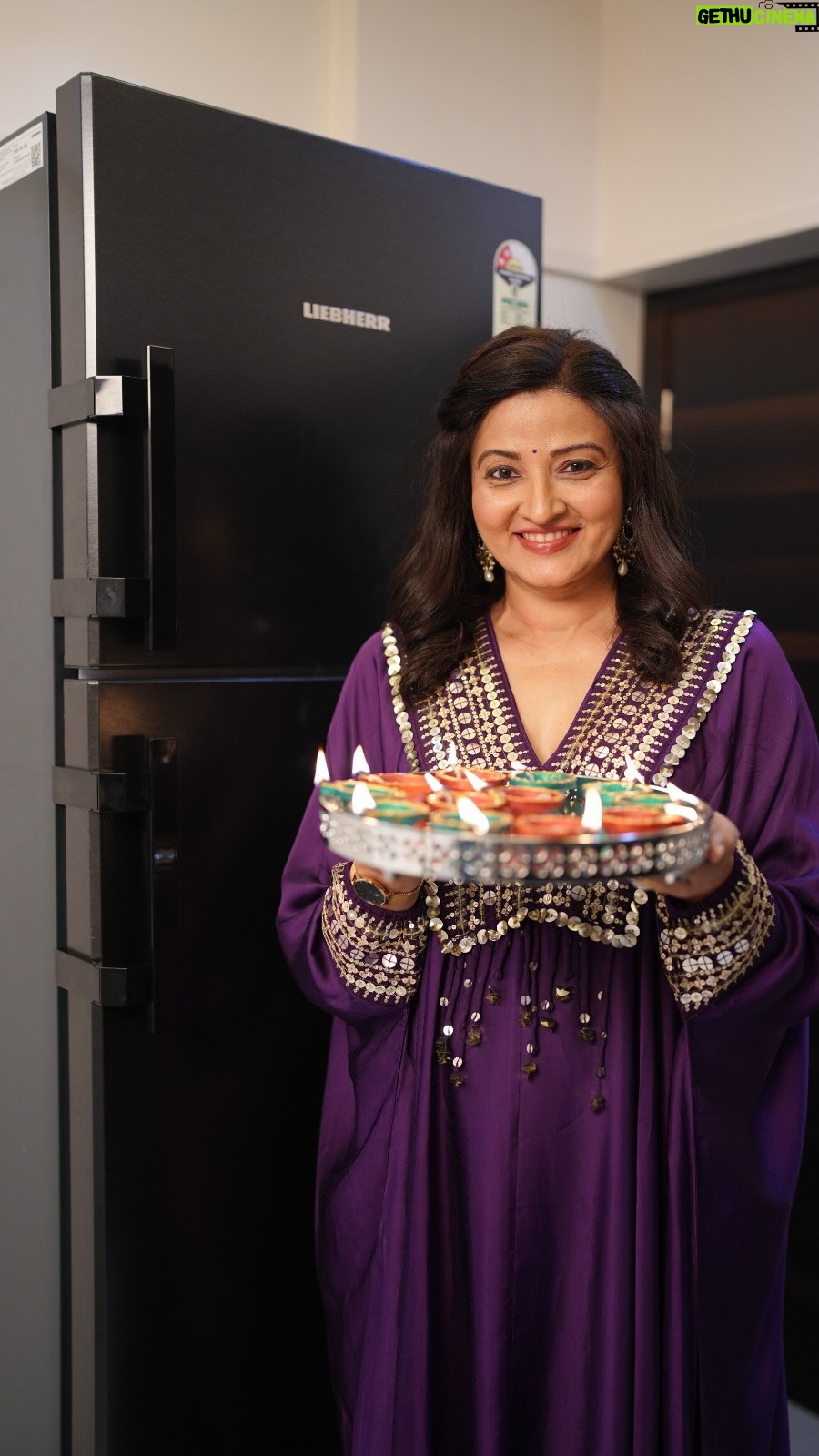 Suhasi Dhami - 6.4K Likes - Make every meal taaza with FreshBreeze! 🍴👌 From Gajar halwa to fresh fruit salads, our fridge keeps it fresh and hydrated. Festivals just got a whole lot easier! 🎊 

#Liebherr #LiebherrRefrigerators #LoveInnovationLoveLiebherr #FreshBreeze #SmartCooling #Ad 
#GermanEngineering #SmartLivingWithLiebherr #InnovationMeetsStyle #FestiveVibes #KitchenGoals