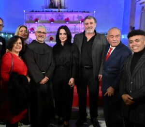 Sulaf Fawakherji Instagram - سررنا بحضور حفلة كونشيرتو الميلاد التي أحياها كورال كنيسة سان چوزيف باقتدار وجمال ، بقيادة الأب بطرس دانييال والمايسترو مجدولين ميشيل … 
كل عام والكل بخير … 

كنيسة سان جوزيف للآباء الفرنسيسكان 
المركز الكاثوليكي المصري للسينما
 #مصر #ميلاد_مجيد #بطرس_دانيال 
 #وائل_رمضان سلاف_فواخرجي