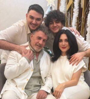 Sulaf Fawakherji Instagram - ينعاد عالكل بخير ومحبة وسلام 🤍🤍🤍🤍
#happynewyears #2026