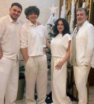 Sulaf Fawakherji Instagram - ينعاد عالكل بخير ومحبة وسلام 🤍🤍🤍🤍
#happynewyears #2026