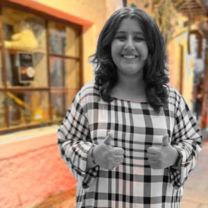 Supriya Shukla Instagram - आप बसंत पंचमी के दिन आप हमारी ज़िन्दगी में आयी...
 माँ सरस्वती के आशीर्वाद के रूप में...
हिंदी तिथि से आज आप का जन्मदिन है...
वैसे तो कल...24 जनवरी को 
 सालों से हम आपका birthday मनाते हैँ...
इस साल आज भी आशीर्वाद देने को मन हुआ...
जन्मदिन की बधाई बिटिया रानी ❤️..
झनक.. बसंत पंचमी पे जन्मी.. आप सदा खुश रहो ❤️
