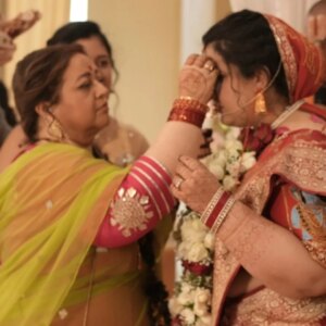 Supriya Shukla Instagram - आप बसंत पंचमी के दिन आप हमारी ज़िन्दगी में आयी...
 माँ सरस्वती के आशीर्वाद के रूप में...
हिंदी तिथि से आज आप का जन्मदिन है...
वैसे तो कल...24 जनवरी को 
 सालों से हम आपका birthday मनाते हैँ...
इस साल आज भी आशीर्वाद देने को मन हुआ...
जन्मदिन की बधाई बिटिया रानी ❤️..
झनक.. बसंत पंचमी पे जन्मी.. आप सदा खुश रहो ❤️