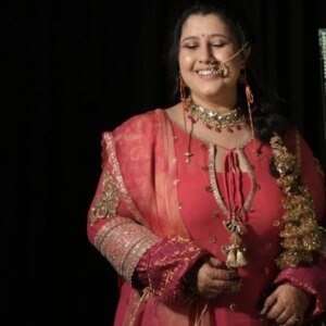 Supriya Shukla Instagram - आप बसंत पंचमी के दिन आप हमारी ज़िन्दगी में आयी...
 माँ सरस्वती के आशीर्वाद के रूप में...
हिंदी तिथि से आज आप का जन्मदिन है...
वैसे तो कल...24 जनवरी को 
 सालों से हम आपका birthday मनाते हैँ...
इस साल आज भी आशीर्वाद देने को मन हुआ...
जन्मदिन की बधाई बिटिया रानी ❤️..
झनक.. बसंत पंचमी पे जन्मी.. आप सदा खुश रहो ❤️
