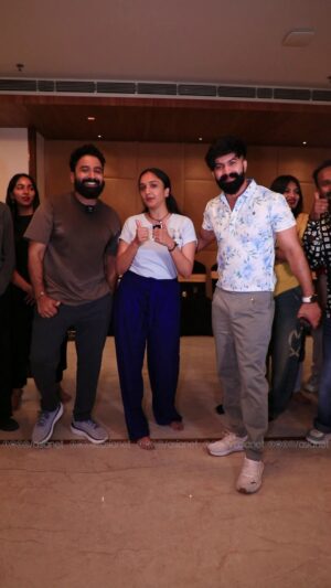 Surabhi Santosh Instagram - #Chaithravasantham Vikram & Vedha rehearsing for the big stage 💥

Chaithravasantham || Jan 18 Sun at 4 PM || Asianet

#Asianet #AsianetSerials #StarSingerSeason10 #BiggBossMalayalamSeason7 #KeralaNiyamasabha #KeralaAssembly