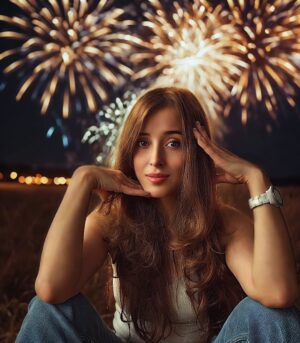 Suzanna Mukherjee Instagram - Grateful for a year that stripped away ease but gifted clarity👼🐣New souls, deeper strength, and a few painful goodbyes that changed everything 🥂 Cheers to another year of surviving the circus, chasing the art, and calling chaos a career. 🎬✨

#dhurandharyearloading #fireworks #happynewyear❤️