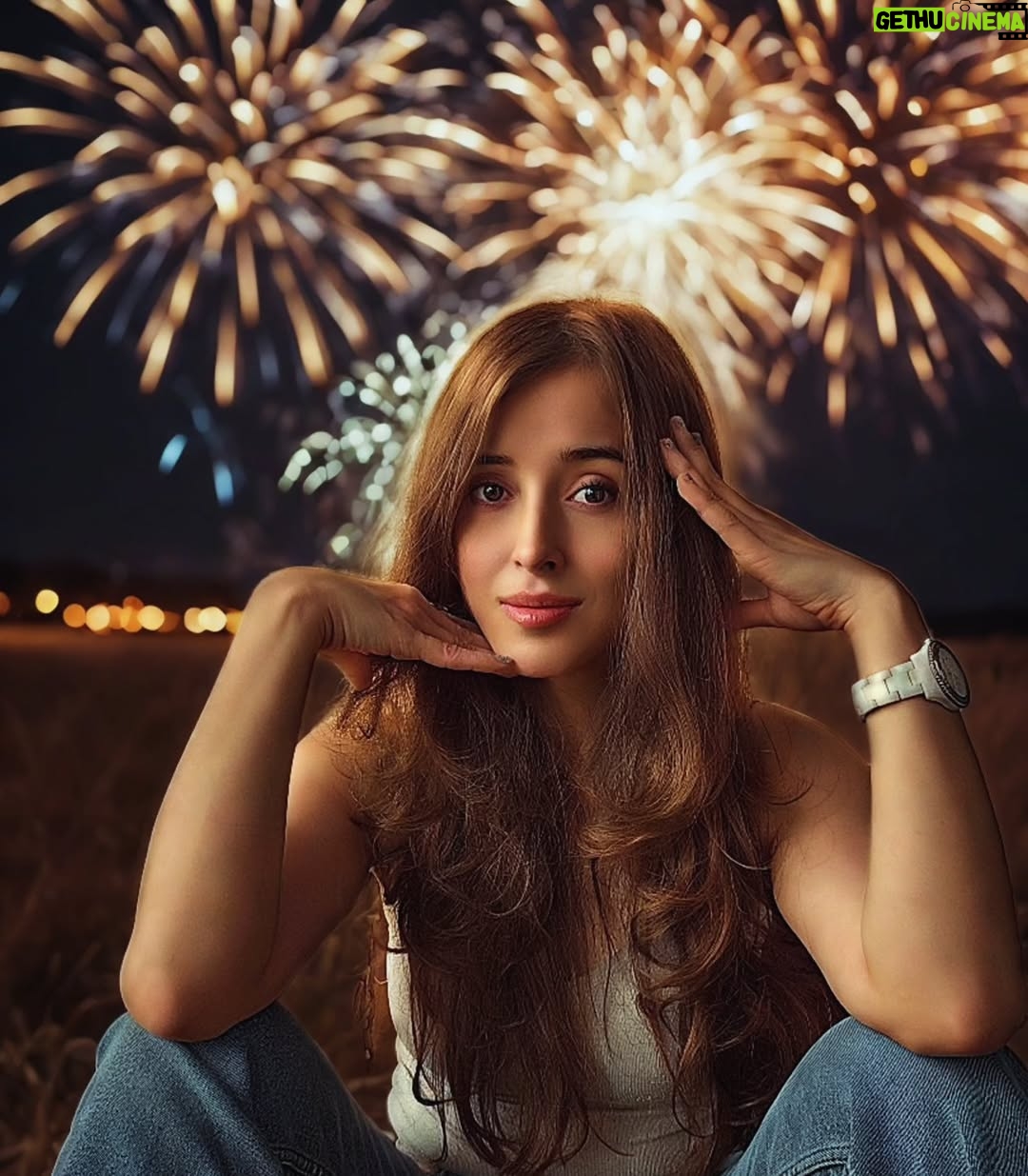 Suzanna Mukherjee - 3 Likes - Grateful for a year that stripped away ease but gifted clarity👼🐣New souls, deeper strength, and a few painful goodbyes that changed everything 🥂 Cheers to another year of surviving the circus, chasing the art, and calling chaos a career. 🎬✨

#dhurandharyearloading #fireworks #happynewyear❤️