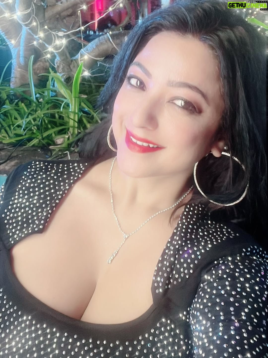 Sweety Chhabra - 46.1K Likes - New Year, new vibes. ...❤️💃🏻🤘🧿

Happy new year mere dosto ❤️

#happynewyear #2026 #postivevibesonly #blessed #universe